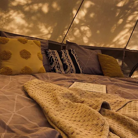 Tikavaelja Glamping ラグジュアリーテント *