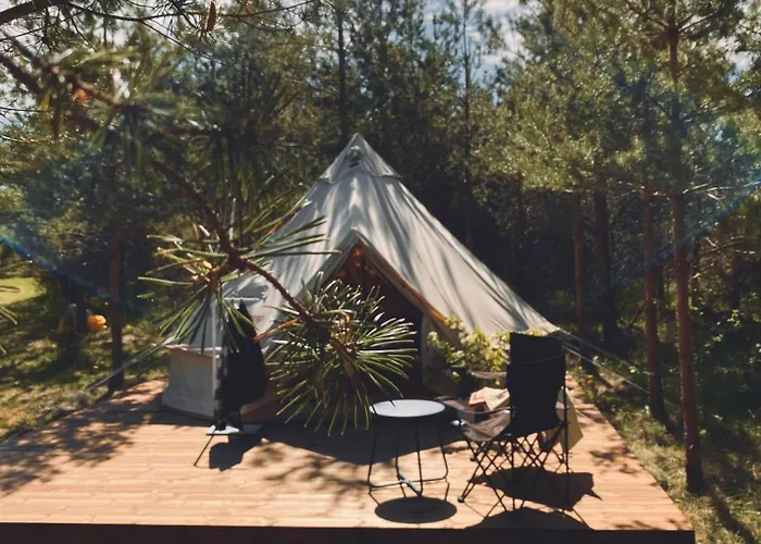 Tikavaelja Glamping *